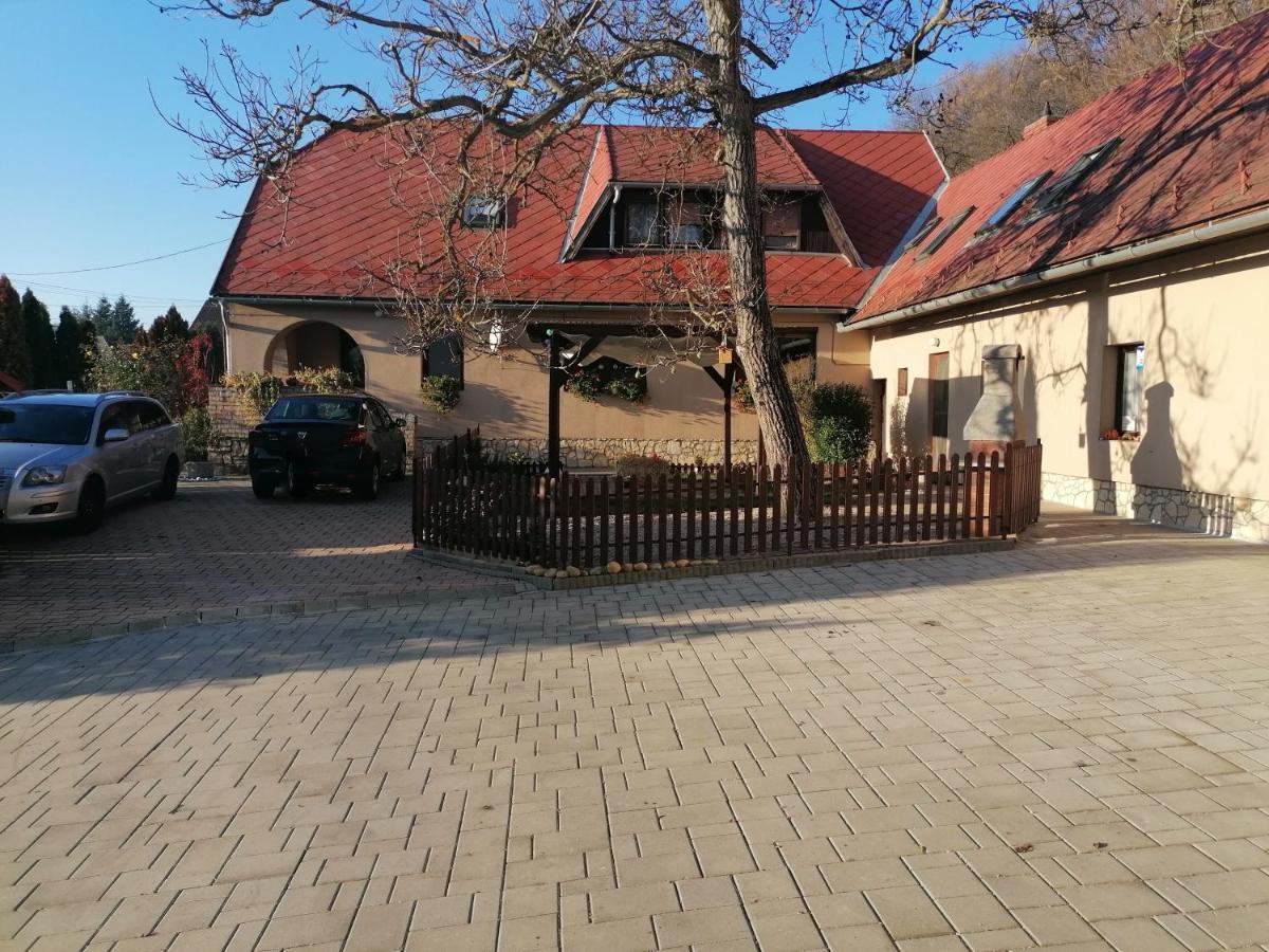 Apartamento Bóbita Háza Eplény Exterior foto