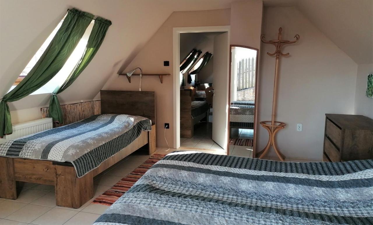 Apartamento Bóbita Háza Eplény Exterior foto