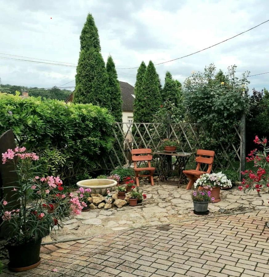 Apartamento Bóbita Háza Eplény Exterior foto