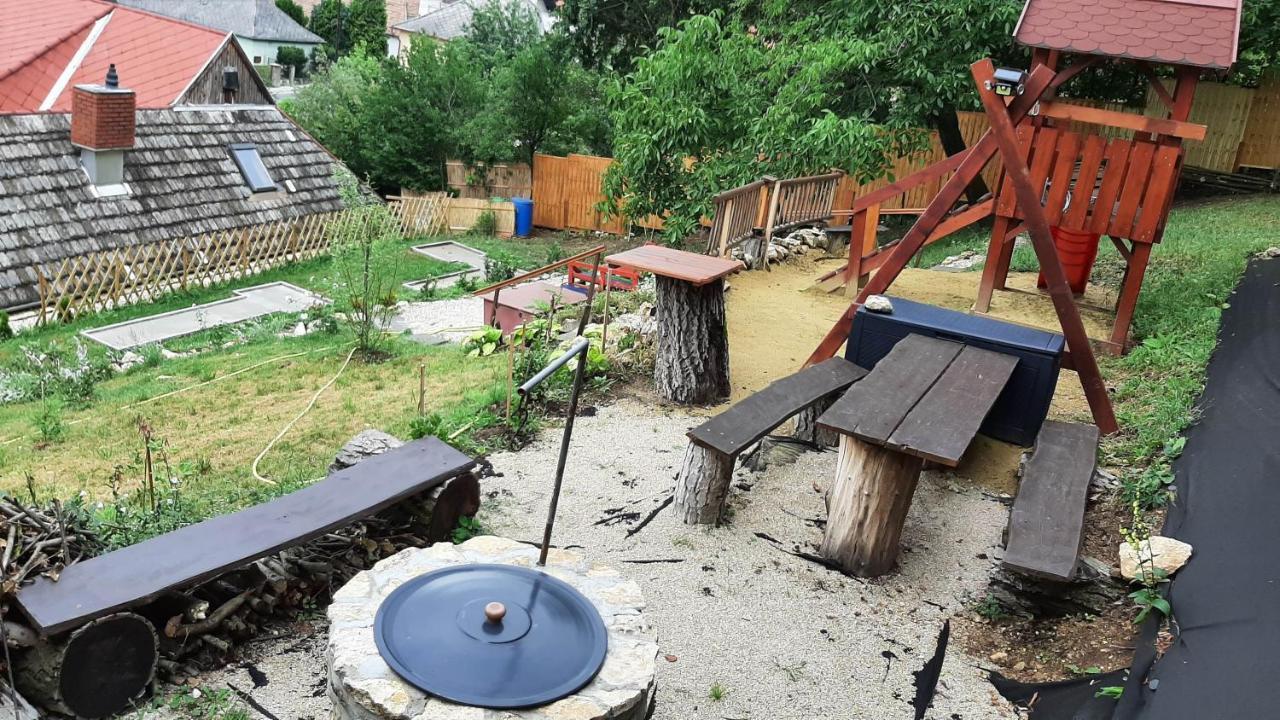 Apartamento Bóbita Háza Eplény Exterior foto